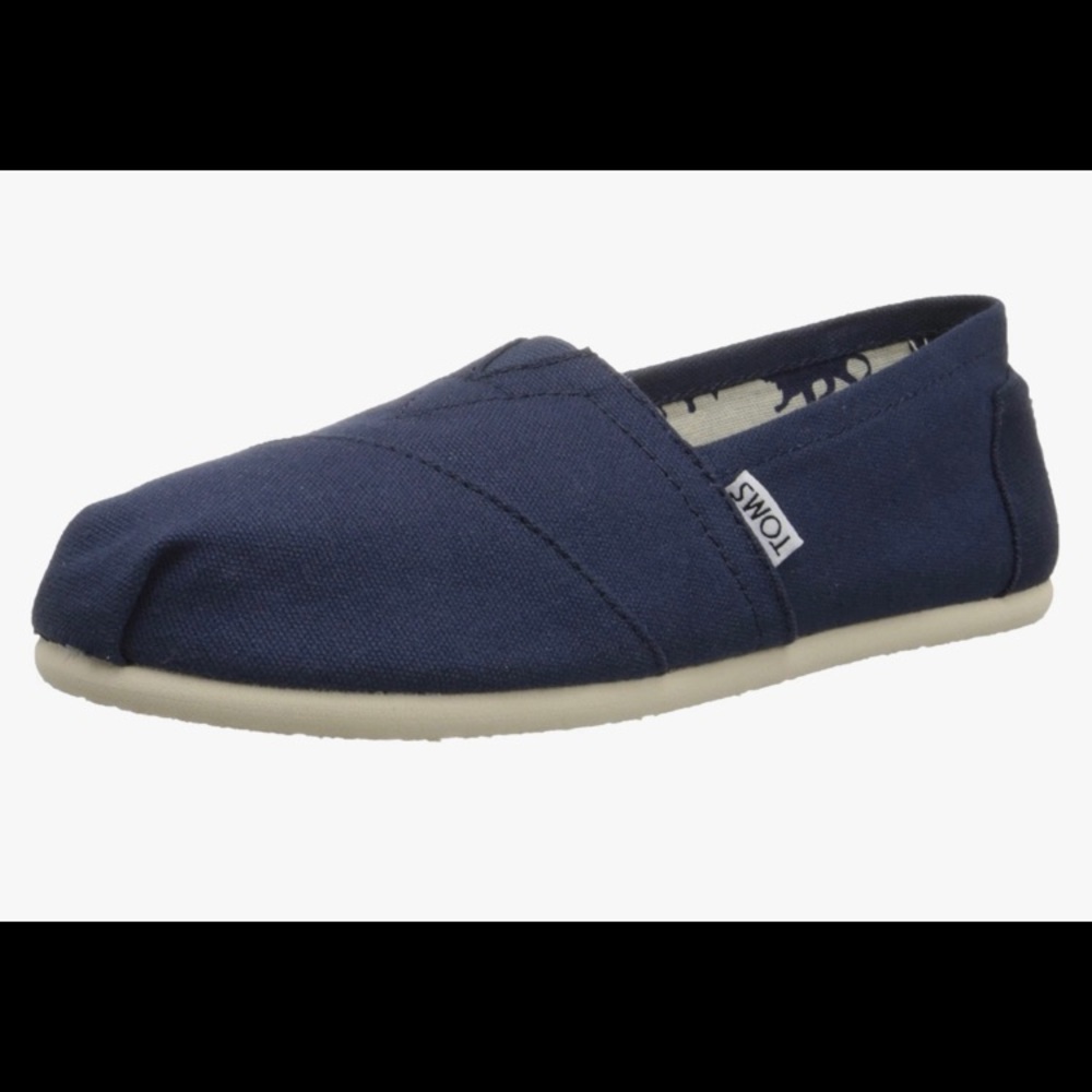 Women’s size 7.5 like new navy Toms!